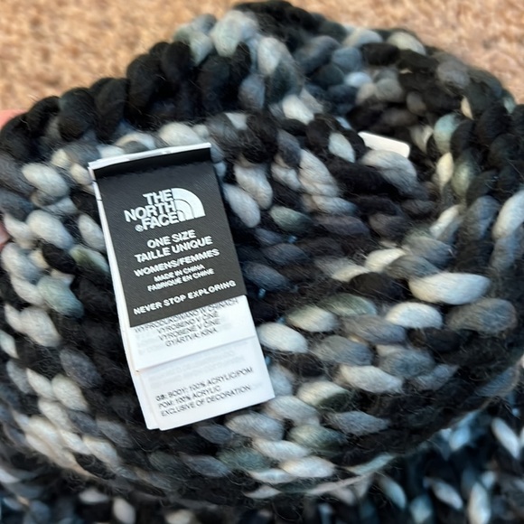 Women’s North Face Beanie - Picture 5 of 6